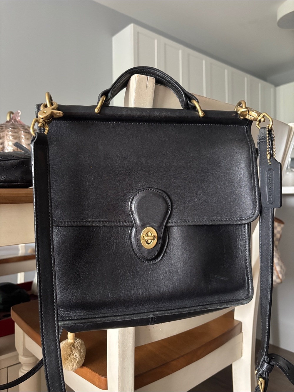 Vintage Coach Willis Black Leather Crossbody 9927